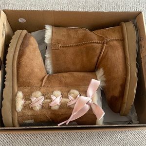 Great condition authentic TODDLER UGG PALA- 10